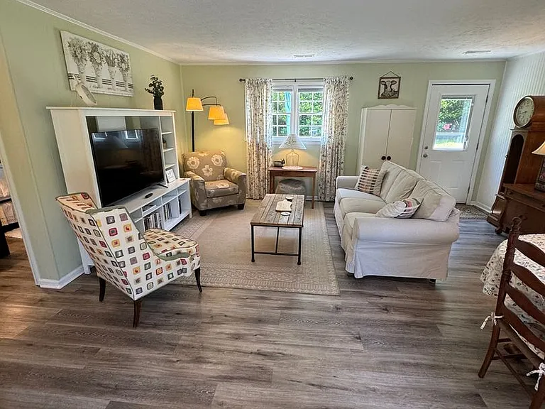 135 Westwinds Dr — Photo 3
