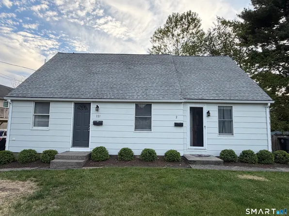 221 Meadows End Rd, Milford, CT 06460
