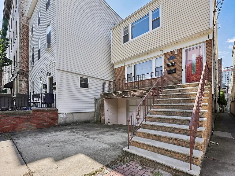 67 Saint Pauls Ave #1 — Photo 30