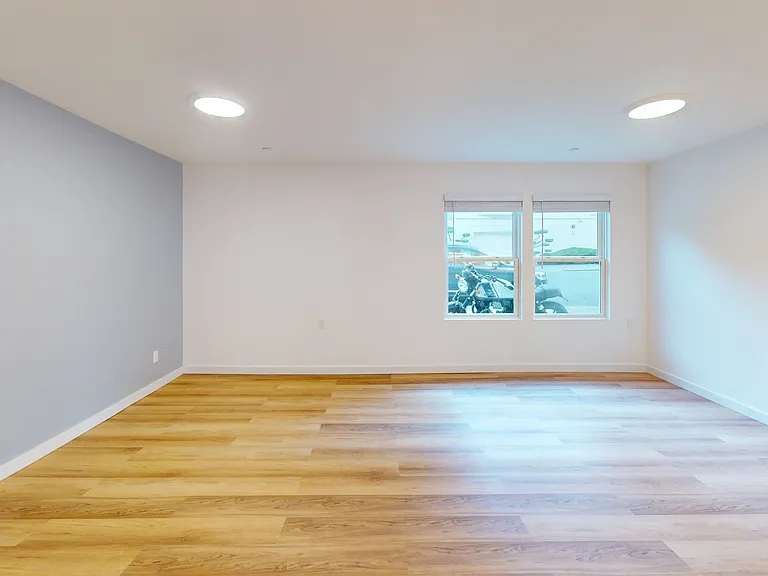 2425 Buchanan St — Photo 8