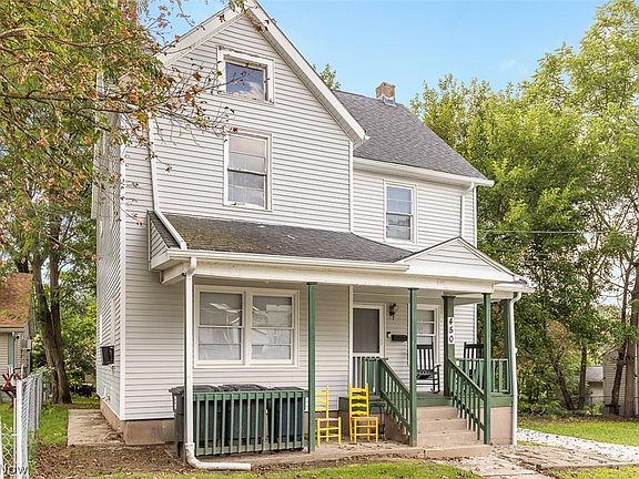 2nd image of 450 Lucy St