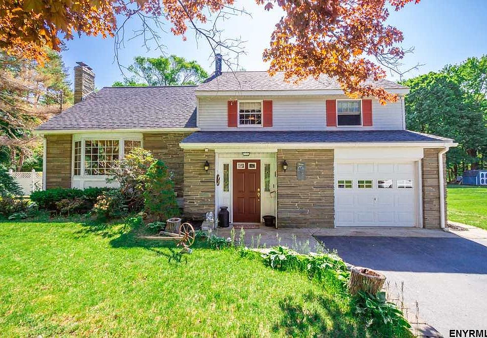 1st image of 8 Heather Ln