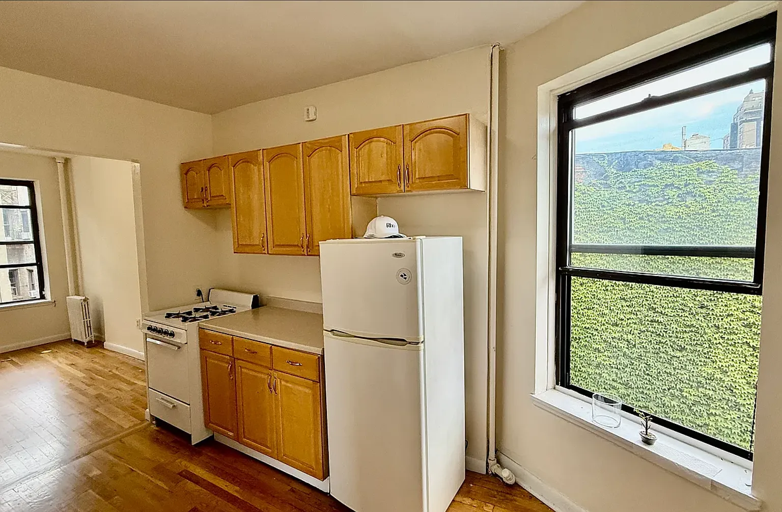 239 West 15th Street — Photo 4