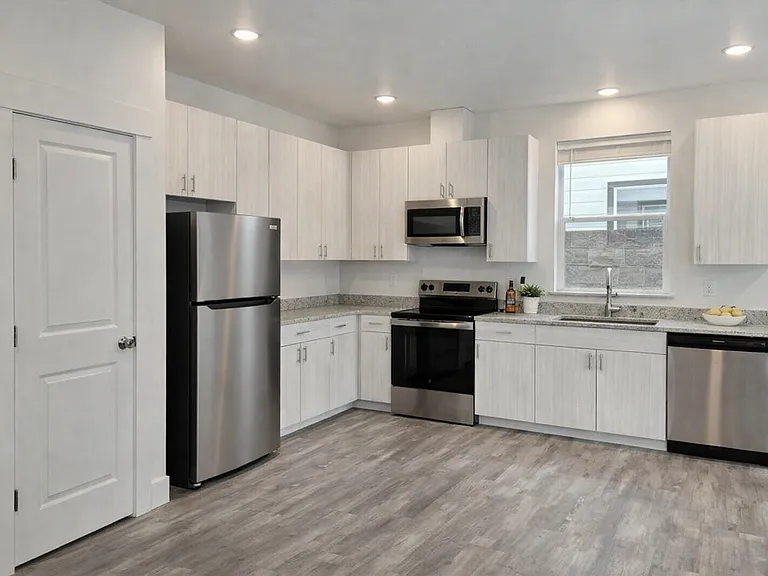5846 W 40th Ct — Photo 6