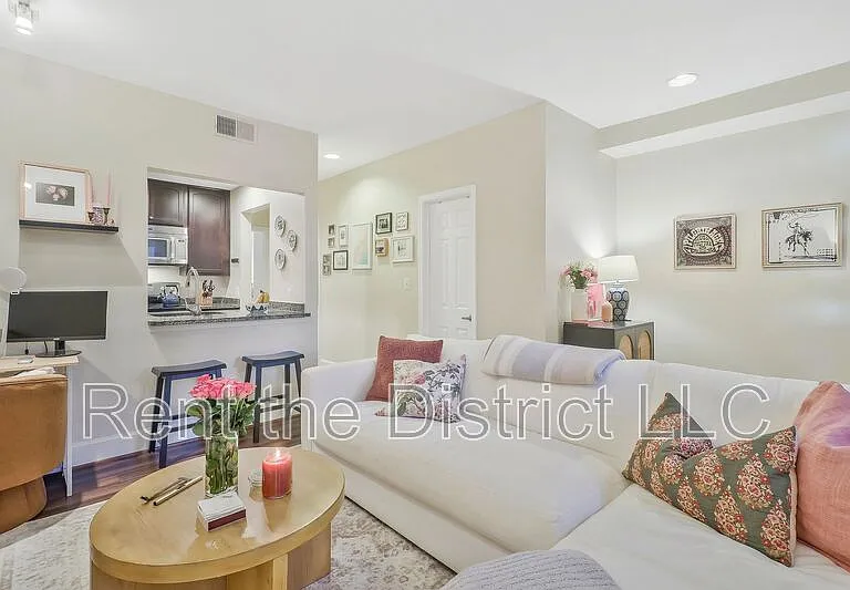 303 C St SE #A — Photo 5