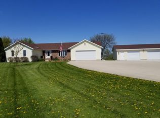 N3771 Oconnor Rd, Columbus, WI 53925