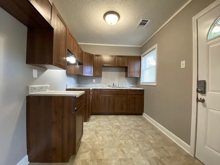 2271 Longstreet Dr — Photo 4