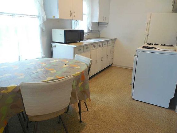 2nd image of 211 James Ave