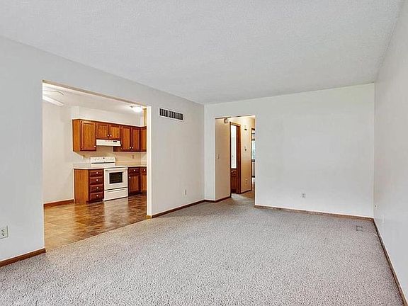 3rd image of 205 NW Yennie St APT B