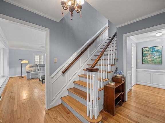 4th image of 301 Jones St