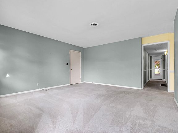 4th image of 2154 Hinton Dr