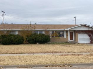 2202 Jackson Dr, Perryton, TX 79070