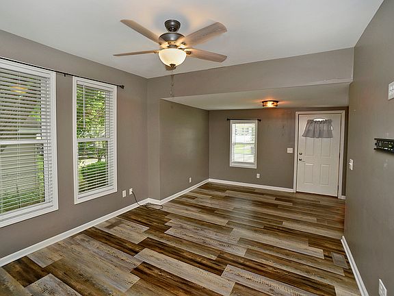 3rd image of 125 Prairie St