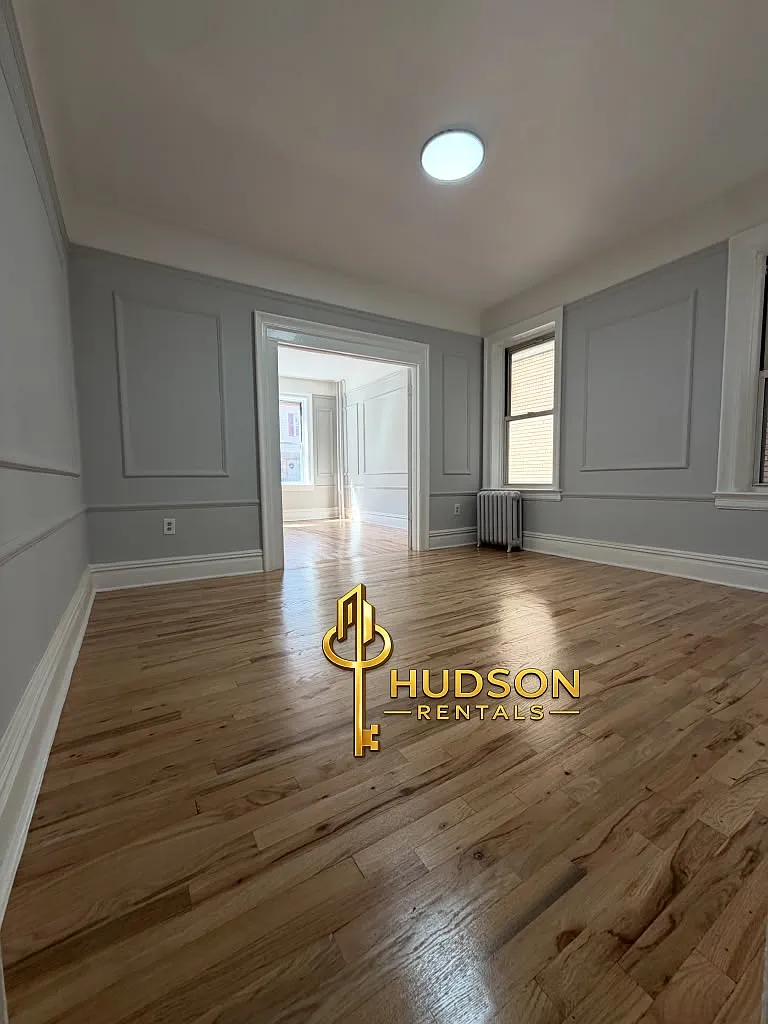 2 bed, 800 sqft, $2,050 — Photo 2
