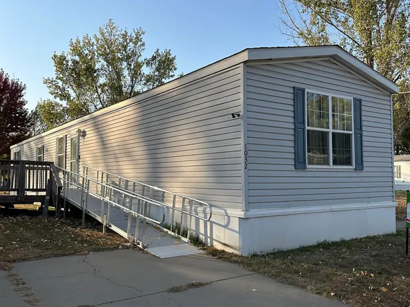 1032 Kim Ln, Vermillion, SD 57069