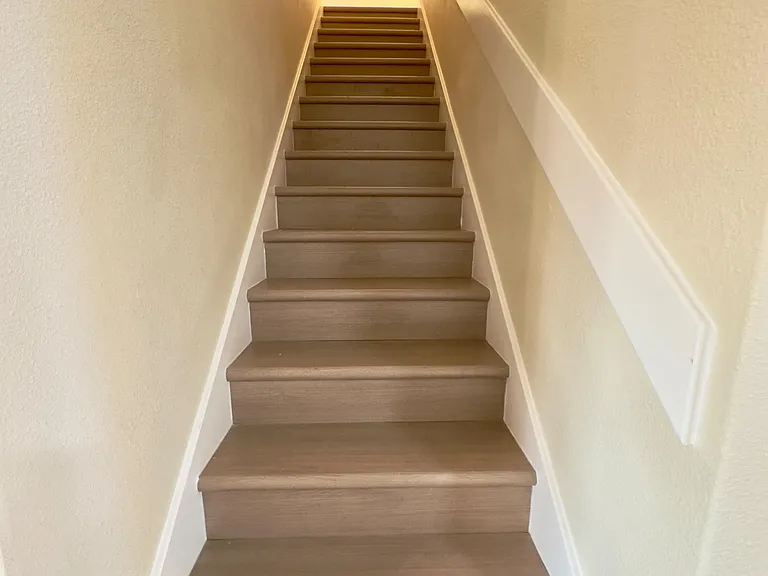 STAIRS TO GO UPSTAIRS