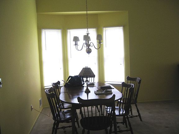 Dining W/Bay Window