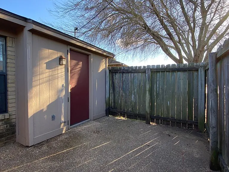 9221 Regal Dr — Photo 12
