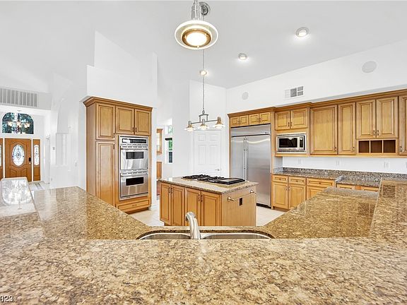 3rd image of 2308 Wimbledon Dr