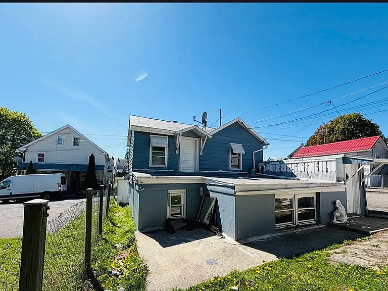 540 Freemont Ct #1 — Photo 3