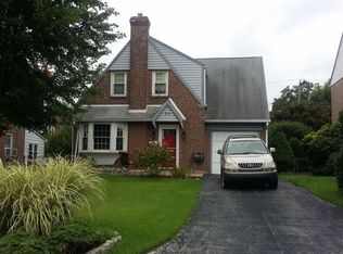215 Oxford Hill Ln, Havertown, PA 19083