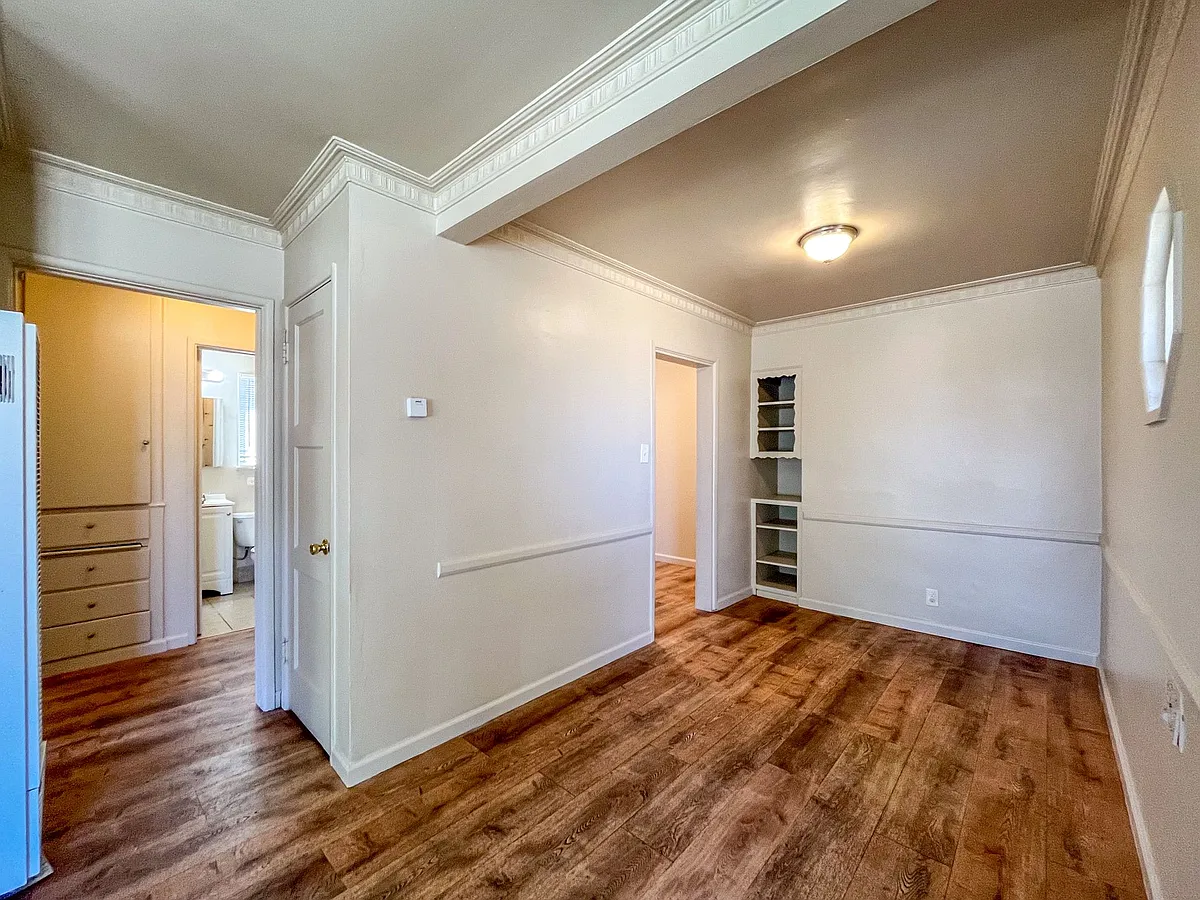 Building Photo - 6605 S Van Ness Ave