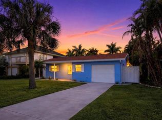 17734 1st St E, Redington Shores, FL 33708