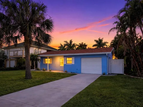 17734 1st St E, Redington Shores, FL 33708