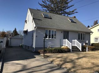 2345 Webster St, Bellmore, NY 11710