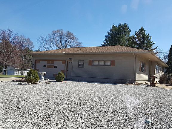 Side view corner lot