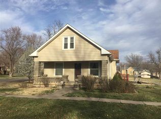 624 Kansas Ave, Alma, KS 66401