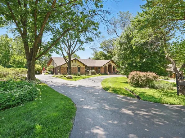 1954 Grassy Ridge Rd, Saint Louis, MO 63122