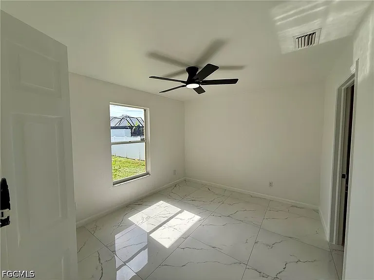2209 NE 9th Ave — Photo 13