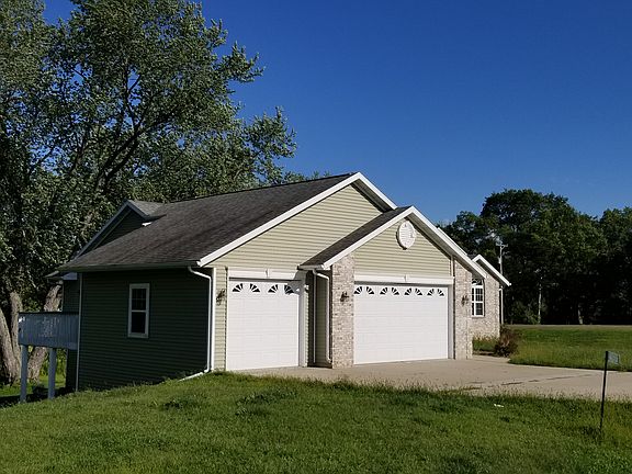 3rd image of N6714 Hunter Dr