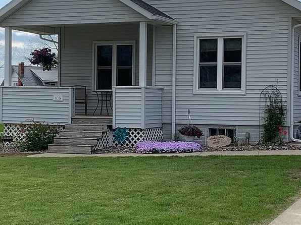 105 Dessel St, Ossian, IA 52161