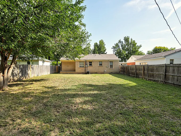 912 Garver St — Photo 28