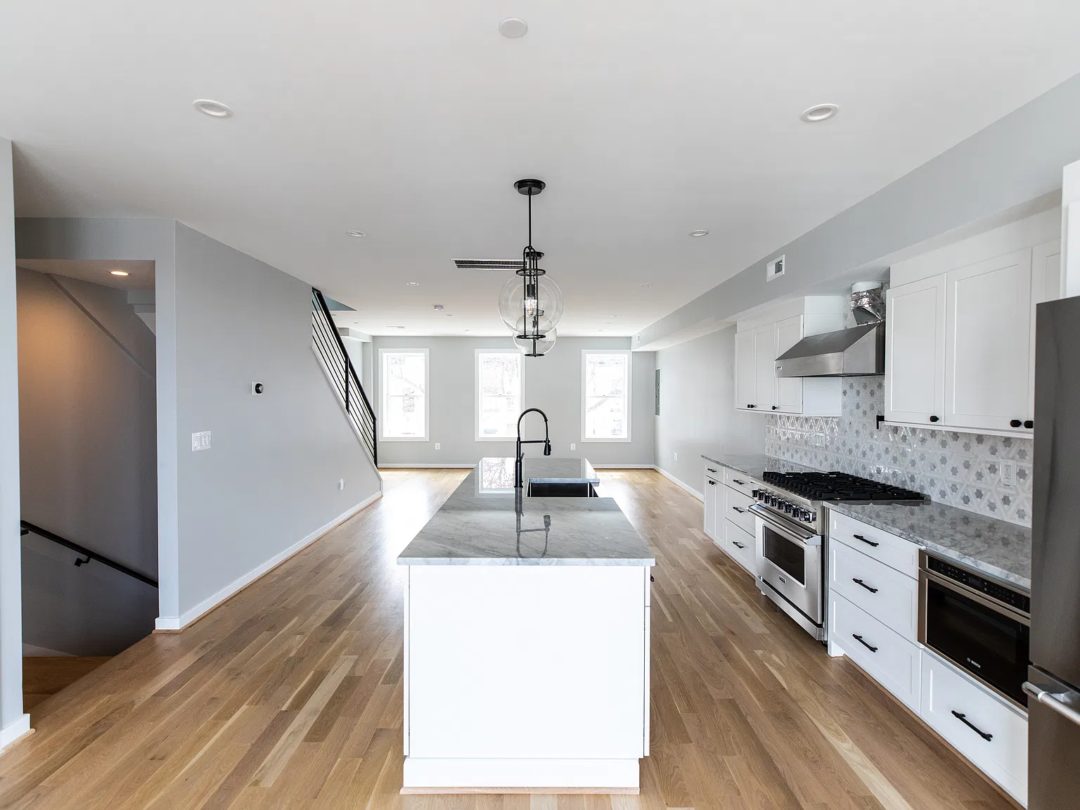 2 bed, 2.5 bath, 1350 sqft, $4,400 — Photo 2