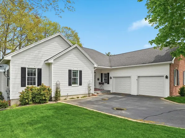 17 Village Drive, Atkinson, NH 03811-2111