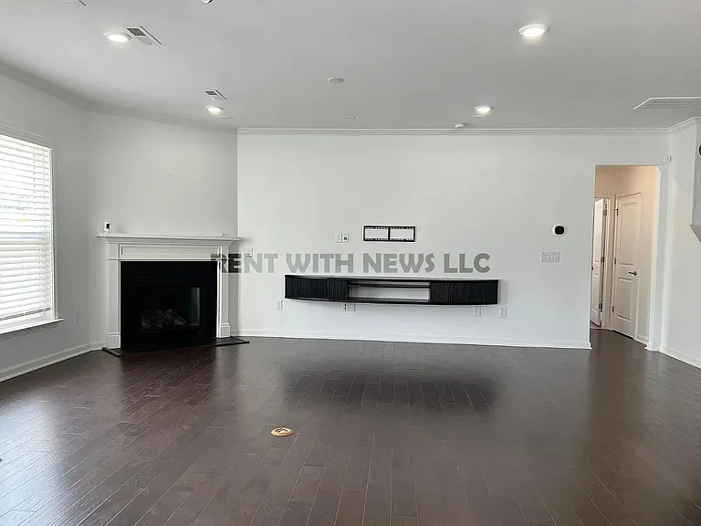 2608 Jazzy St — Photo 8