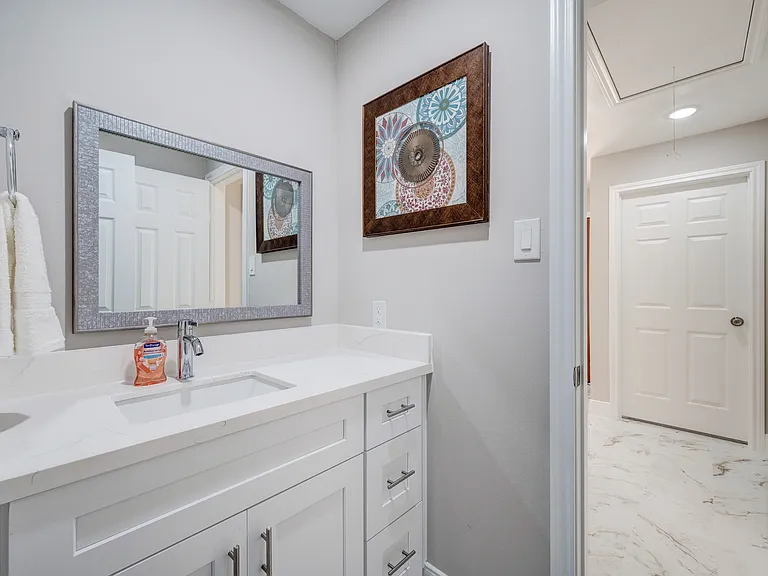 1626 S Kirkwood Rd — Photo 15