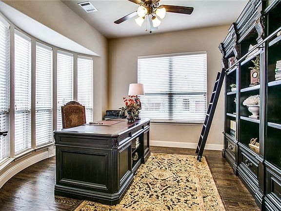 4th image of 1012 Freesia Dr
