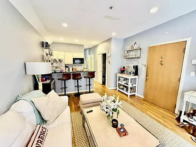 17 Thacher St #4 — Photo 4
