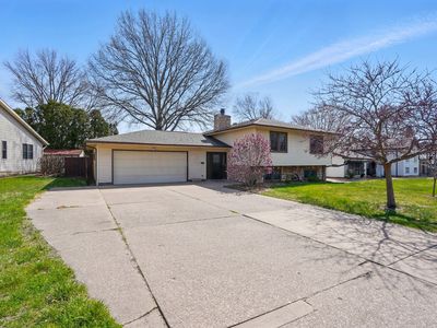 516 Sunrise Cir, Muscatine, IA, 52761