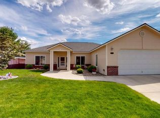 8313 W Clearwater Pl, Kennewick, WA 99336