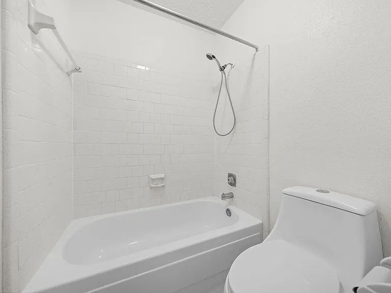 13815 Grosvenor St — Photo 18