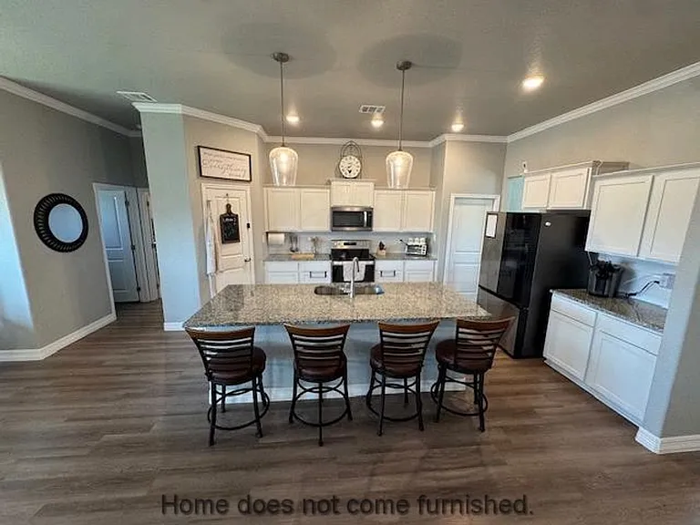 907 Holliday Dr — Photo 5