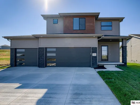 15963 Kempten Creek Dr, Bennington, NE 68007