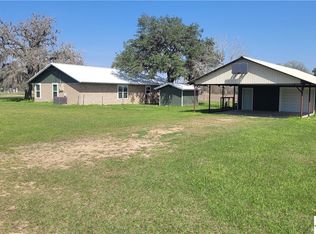 242 Fordtran Rd, Thomaston, TX 77989