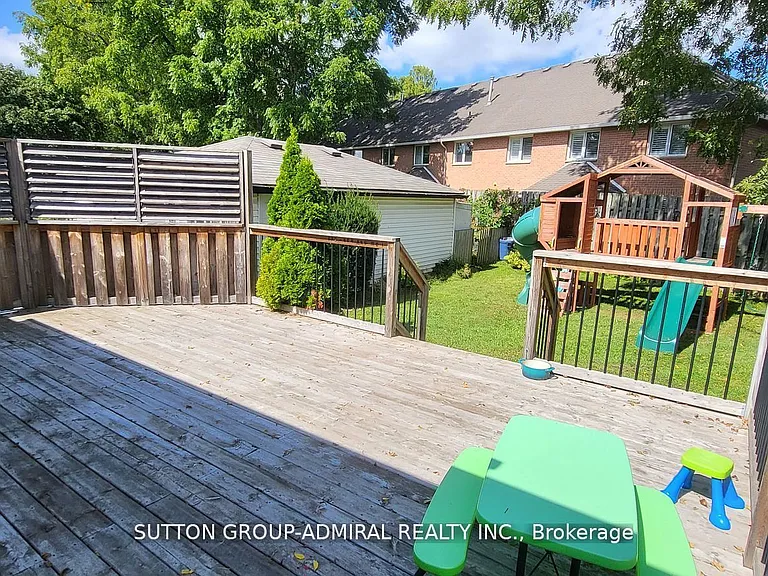 6039 Althea St #UPPER — Photo 10