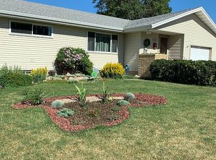 1906 N 8th St, Bismarck, ND 58501